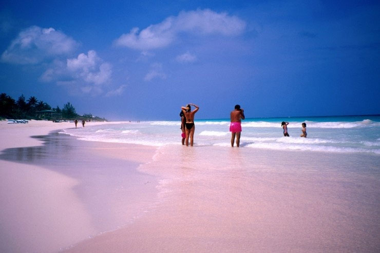 Picture 4 of Natural pink sand coast in Bahamas