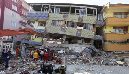 Picture 3 of Nearly 300 people died, thousands of people slept outside in the cold