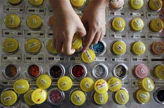 Picture 1 of New AIDS drugs help fight drug-resistant HIV strains
