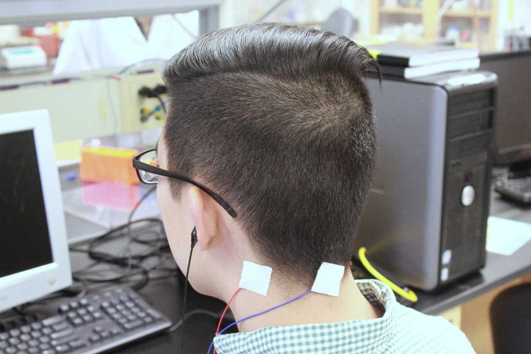 Picture 3 of New equipment helps solve tinnitus