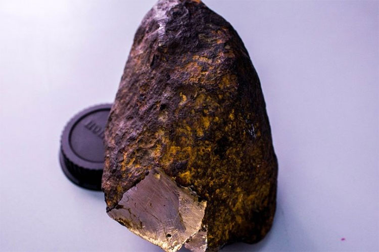 Picture 1 of New substances are harder than diamonds in meteorites in Russia