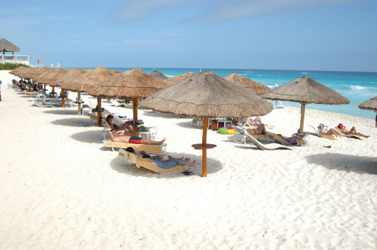 Picture 10 of Nha Trang is rated 'worst' beach