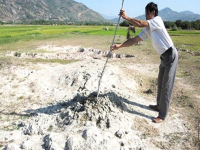 Picture 1 of Ninh Thuận: Mud erupts not related to earthquakes