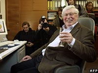 Picture 1 of Nobel Chemistry belongs to a German