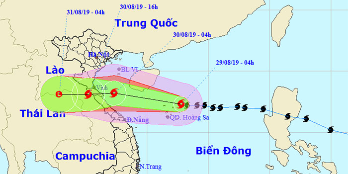 Picture 1 of Noon 30/8, storm No. 4 went to the mainland from Thanh Hoa to Quang Binh