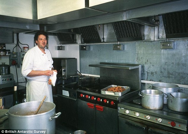 Picture 2 of Normal jobs become extremely difficult in Antarctica