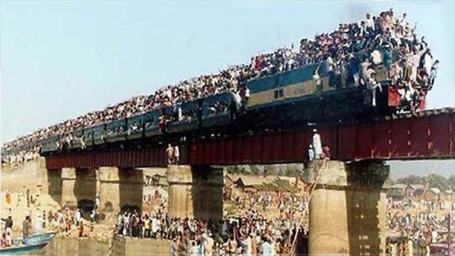 Picture 12 of Not only in Vietnam, but also the rush hour in other countries