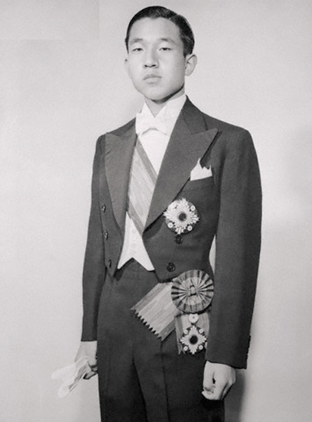 Picture 2 of November 12, 1990 - Japan welcomes the 125th Emperor