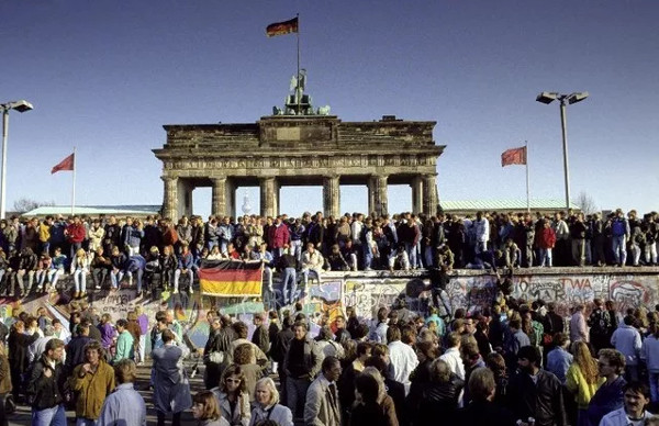 Picture 5 of November 9, 1989 - The Berlin Wall collapsed, Germany united