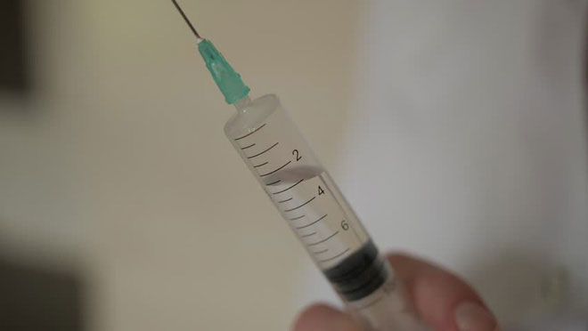 Picture 4 of Nurses often snap on needles before injection, do you know why?