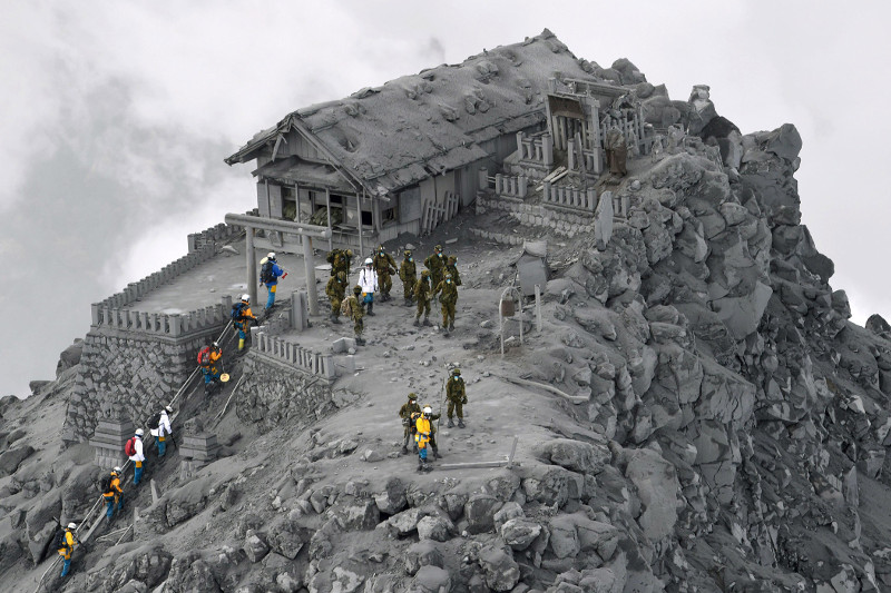 Picture 8 of Obsessed the world's most terrible volcanic disasters