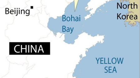 Picture 2 of Oil off China flows ashore