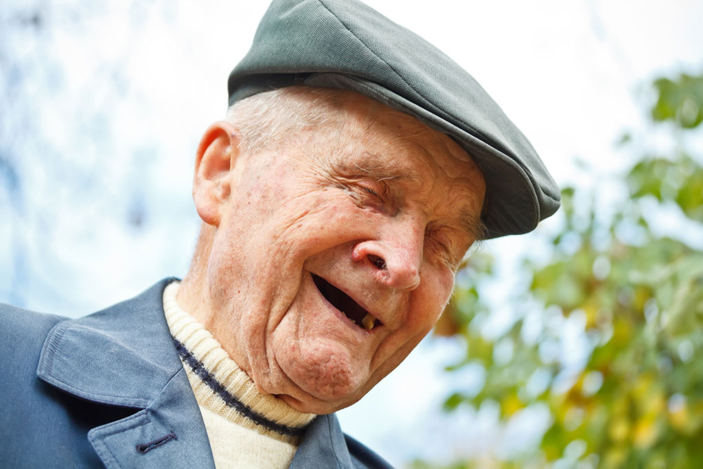 Picture 9 of Old age smile: 'No teeth' is still beautiful