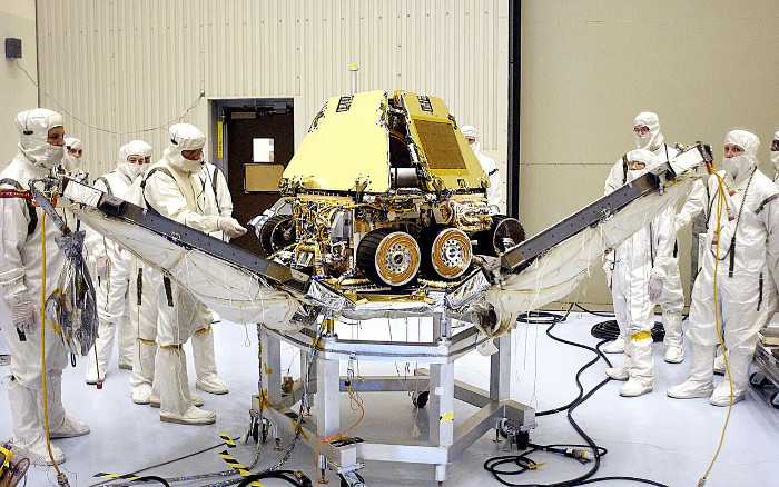 Picture 1 of Opportunity: A self-propelled self-propelled robot rolls 12 years on Mars