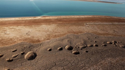 Picture 1 of Over 3,000 deadly holes around the Dead Sea