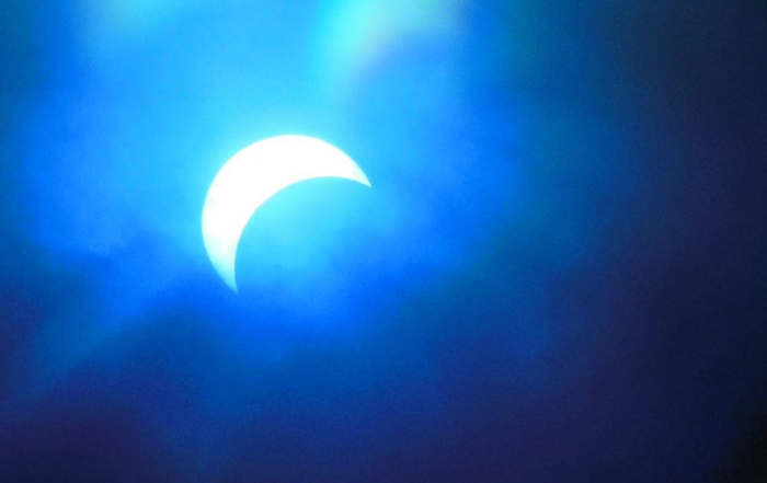 Picture 14 of Overview of solar eclipse this morning in Vietnam and Southeast Asian countries