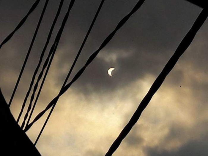 Picture 8 of Overview of solar eclipse this morning in Vietnam and Southeast Asian countries