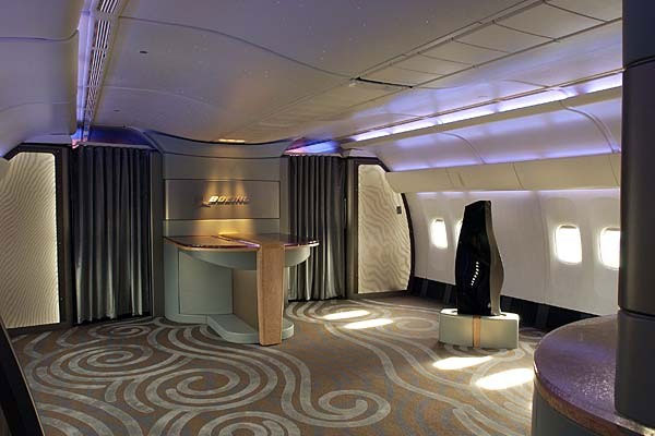 Picture 12 of Overview of super safe Boeing 777 aircraft