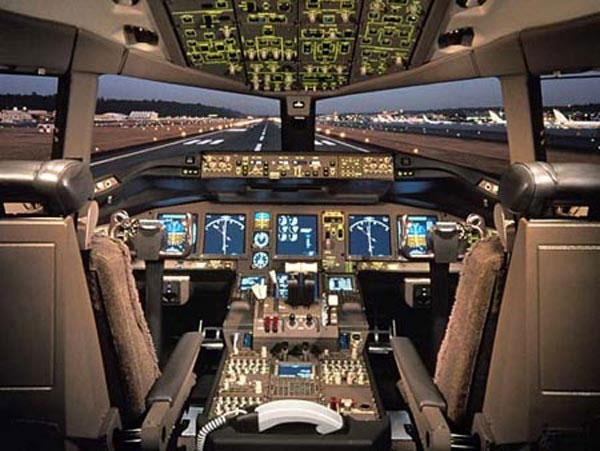 Picture 16 of Overview of super safe Boeing 777 aircraft