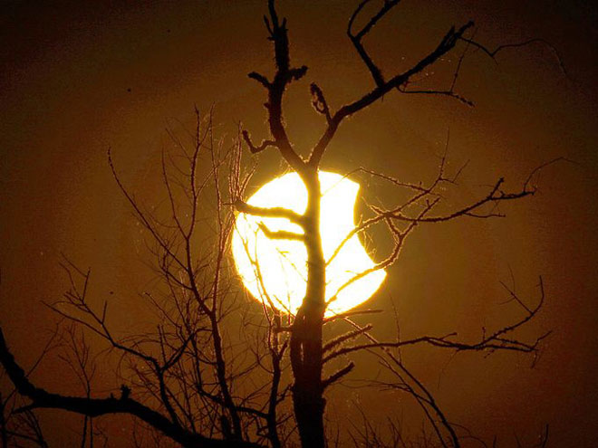 Picture 8 of Partial eclipse across North America