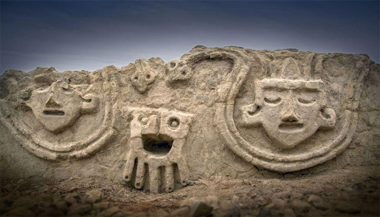 Picture 1 of Peru discovered a wall of reliefs built 3,800 years ago