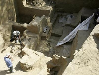 Picture 1 of Peru: Discovery of a large pre-Inca burial site