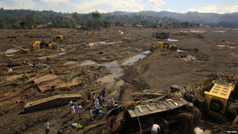 Picture 2 of Philippines devastated after a big storm