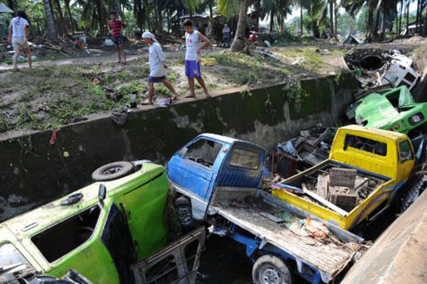 Picture 6 of Philippines devastated after a big storm