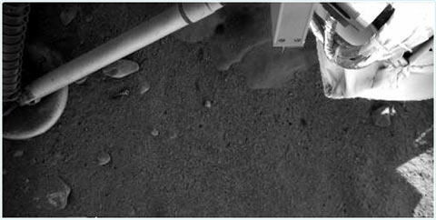 Picture 3 of Phoenix approaches the area that may have ice on Mars
