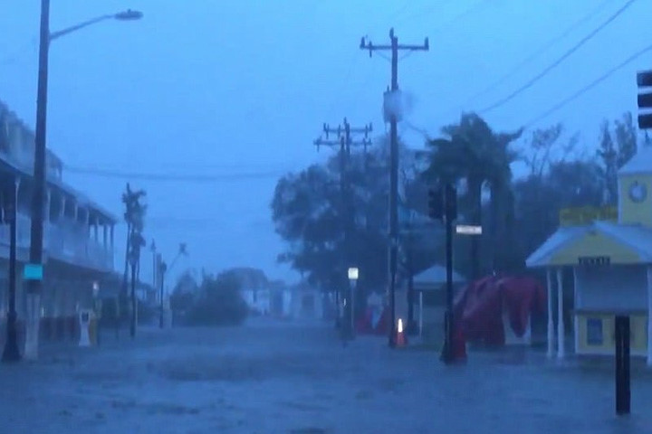 Picture 12 of Photo: Death storm Irma landed on Florida, causing casualties for Americans