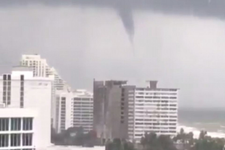 Picture 14 of Photo: Death storm Irma landed on Florida, causing casualties for Americans