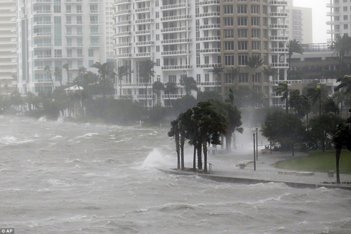 Picture 4 of Photo: Death storm Irma landed on Florida, causing casualties for Americans
