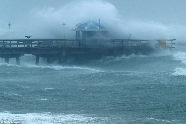 Picture 9 of Photo: Death storm Irma landed on Florida, causing casualties for Americans