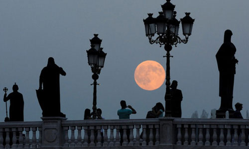 Picture 12 of Photo: Manually watch the biggest moon in 20 years