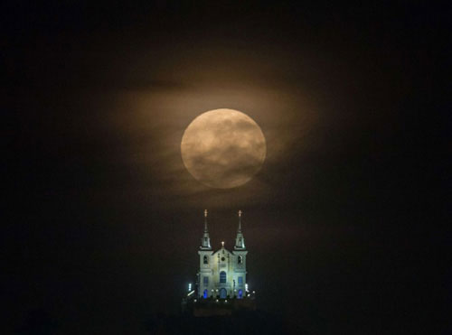 Picture 9 of Photo: Manually watch the biggest moon in 20 years