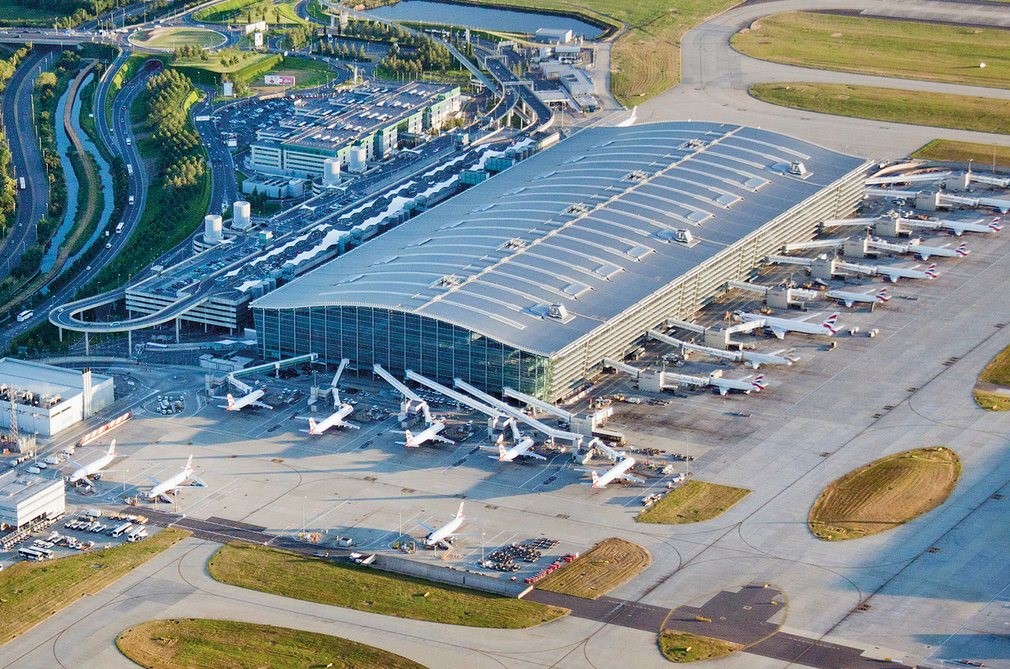 Picture 14 of Photo set 70 years of development of the busiest airport in the UK
