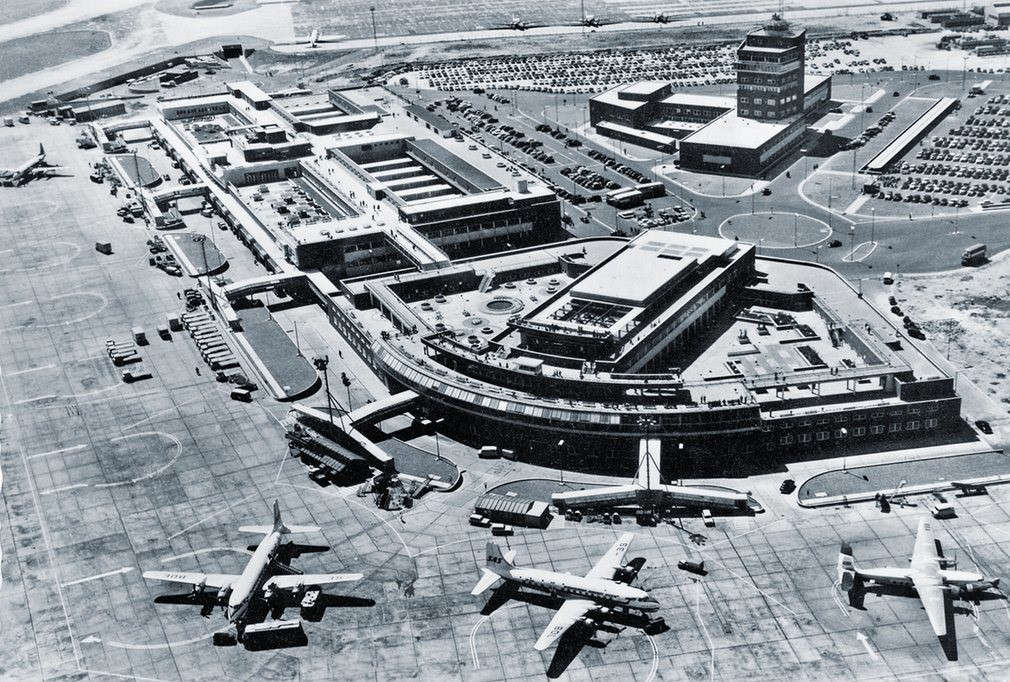 Picture 4 of Photo set 70 years of development of the busiest airport in the UK