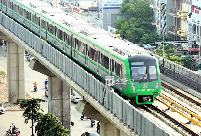 Photos: High-altitude railway train