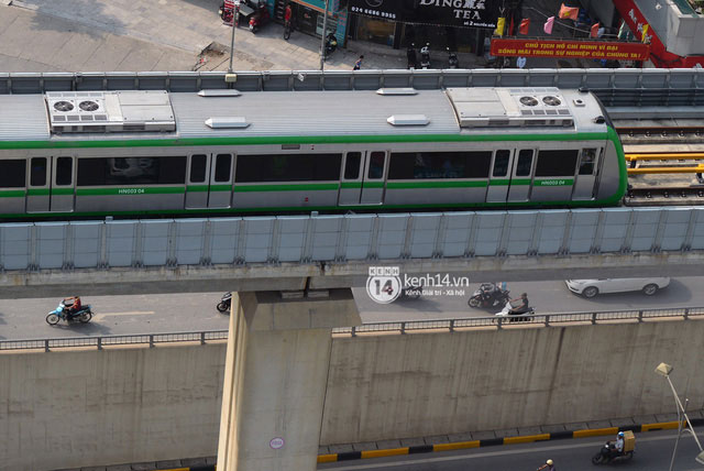 Picture 14 of Photos: High-altitude railway train