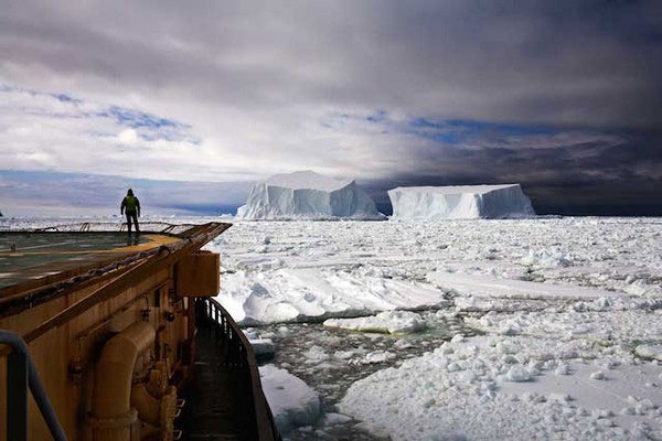 Picture 1 of Photos of melting ice are surprisingly beautiful but startling