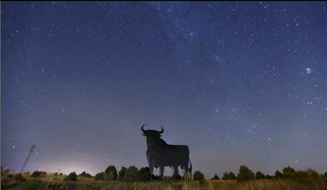 Picture 10 of Photos of the most beautiful meteor shower of the year in the world this morning