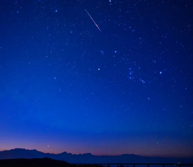 Picture 7 of Photos of the most beautiful meteor shower of the year in the world this morning