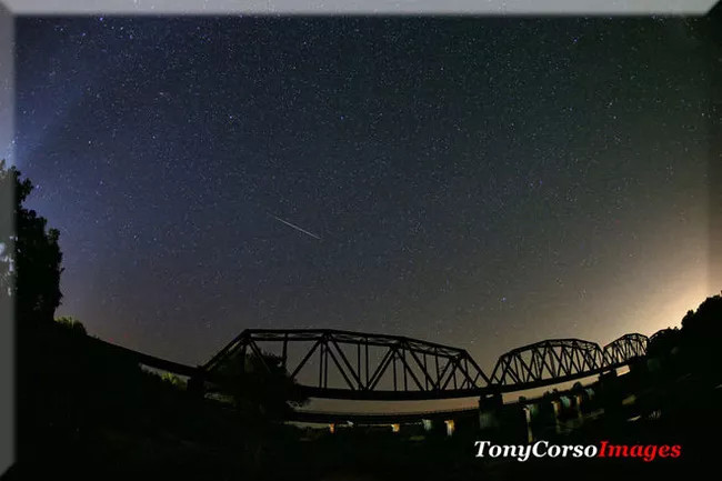 Picture 8 of Photos of the most beautiful meteor shower of the year in the world this morning