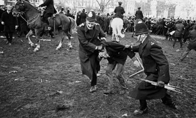 Picture 16 of Photos of the Vietnam War protest movement in the 60s