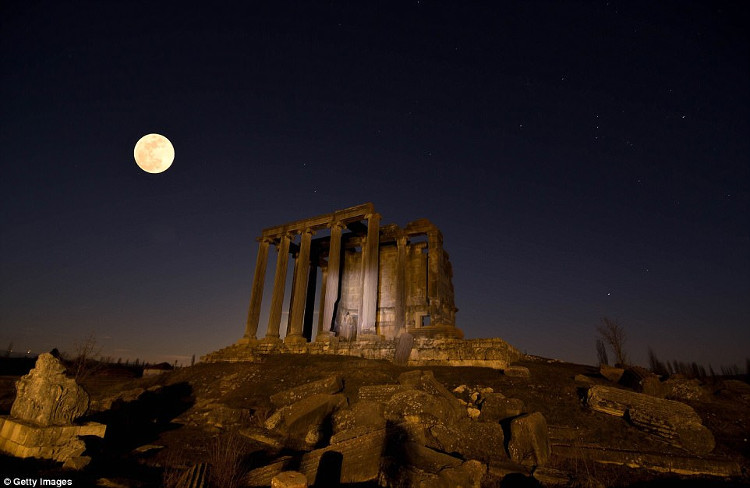 Picture 11 of Photos: Super blood moon and blue moon all over the world