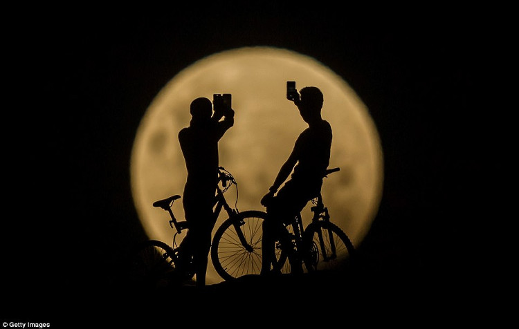 Picture 8 of Photos: Super blood moon and blue moon all over the world