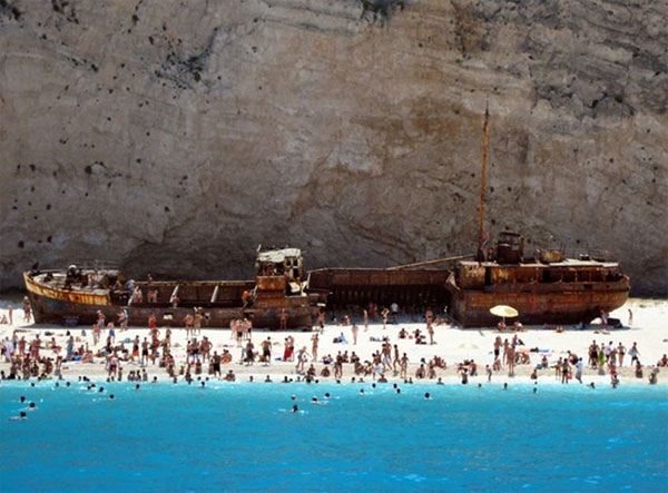 Picture 9 of Pictures of picturesque 'shipwreck' beach