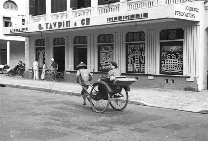 Picture 13 of Pictures of Trang Tien - a street to Hanoi in the past and now