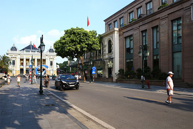 Picture 16 of Pictures of Trang Tien - a street to Hanoi in the past and now