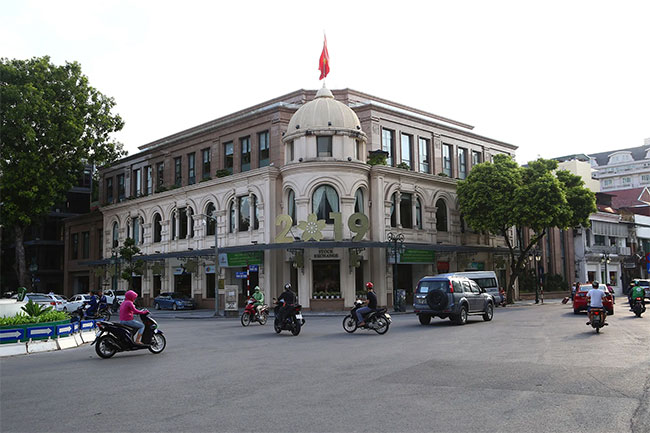 Picture 20 of Pictures of Trang Tien - a street to Hanoi in the past and now